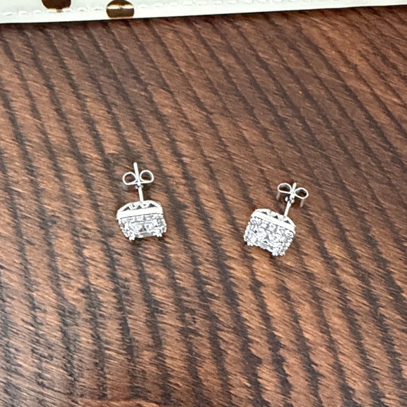 **Bundle** Kate Spade Ivory Pouch with Metallic Gold Dots, earrings & bag charm! - Picture 3 of 8